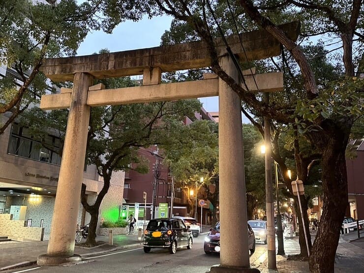 神話の地・香椎宮に続く歴史的な道